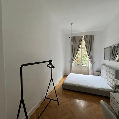 Family Friendly - Super Bright - Old Town